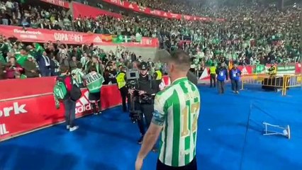 La celebración de la Copa del Rey del Betis a pie de campo, con Joaquín como protagonista