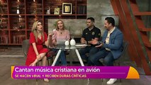 Cantan música cristiana en avión, se hace viral y reciben duras críticas