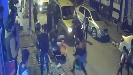 Küçükçekmece'de meydan kavgası kamerada