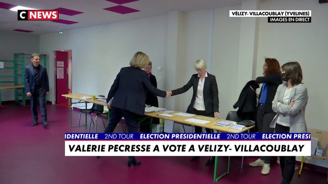 Valérie Pécresse vote à Vélizy-Villacoublay (Yvelines)