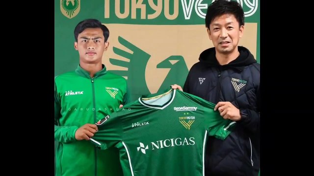 JADI PERHATIAN PENONTON!!! AKSI PRATAMA ARHAN DI HADAPAN SPORTER TOKYO VERDY....