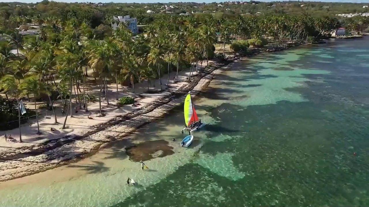 Fédération Française de Voile - FFVoile : Edition Caraïbes  Une mer bleu turquoise en Guadeloupe !