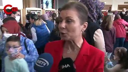 20 yıllık 'oyuncak bebek' koleksiyonunu, çocuklar için gün yüzüne çıkardı