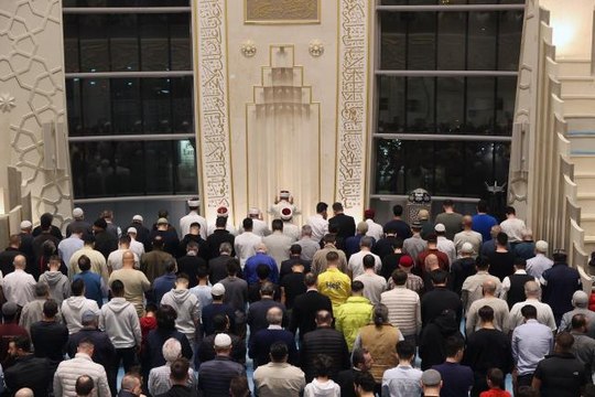 Diyanet İşleri Başkanı Erbaş, DİTİB Köln Merkez Camisi'nde teravih namazı kıldırdı