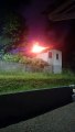 Incêndio destrói dois carros e garagem de casa no Vale do Itajaí