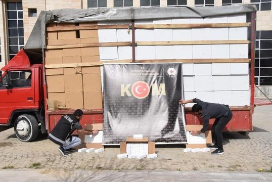 KÜTAHYA'DA 4 MİLYON 300 BİN ADET KAÇAK MAKARON ELE GEÇİRİLDİ