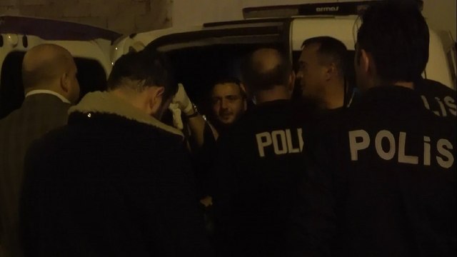 Babasını öldürüp, yoldan geçenlere ‘Babama bir şey mi oldu’ diyen genç tutuklandı
