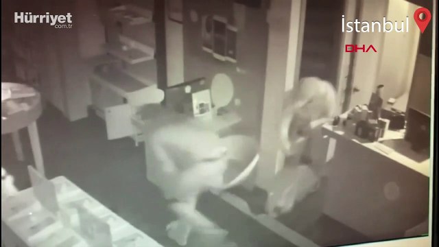 Hırsızlık için duvarı delip, 450 bin liralık cep telefonu çaldılar