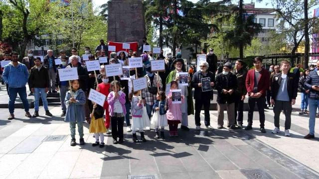 Afganistan'da okul ve camiye düzenlenen bombalı saldırı Trabzon'da protesto edildi