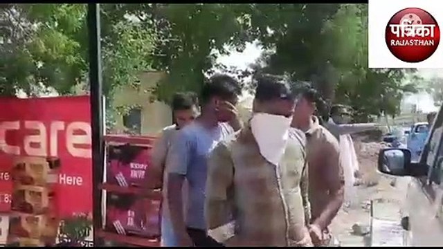 इस शहर के तीन स्पा सेंटरों पर छापा, एक दर्जन लड़के-लड़कियों को पकड़ा