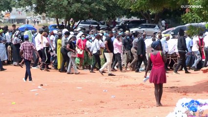 A "caça aos óbitos" em Luanda