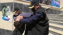 Son dakika haberi! Polis memurunu kafasına cisim atarak şehit eden zanlı tutuklama talebiyle mahkemeye sevk edildi