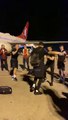Trabzonsporlu futbolculardan havalimanında kolbastı gösterisi