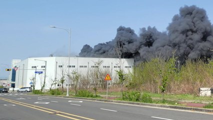 당진 화학공장 불 4시간 만에 진화...건물 1개 동 전소 / YTN