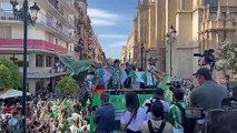 Autobús del Betis por Avenida de La Constitución