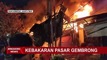 3 Mobil Ambulan Berjaga di Pasar Gembrong, 1 Orang Tampak Sedang Dapatkan Pertolongan Pertama!