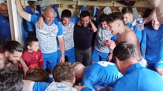 Célébration victoire ! ES Tourville / USF Fécamp (championnat R2 Groupe C le 24/04/2022)