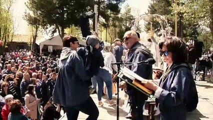 Miles de romeros empujan a la Virgen de las Viñas en Tomelloso