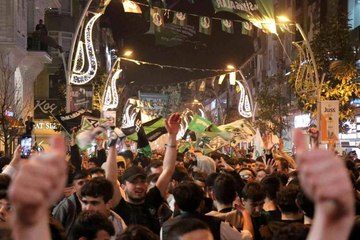 7'den 70'e herkes sokağa döküldü, şehir yeşil-siyaha büründü