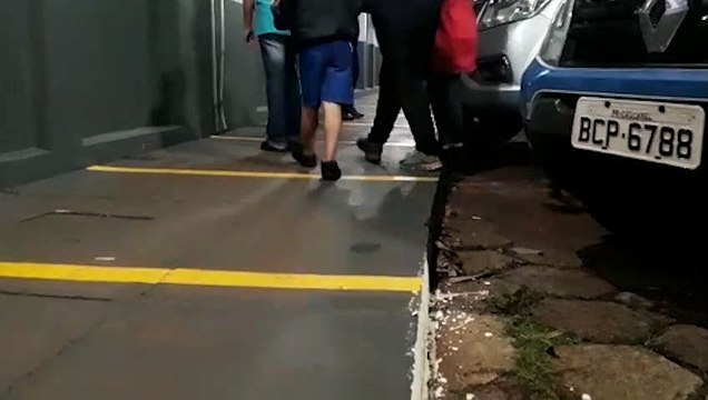 Após ser expulsa de casa, mulher e quatro crianças recebem apoio da Guarda Municipal