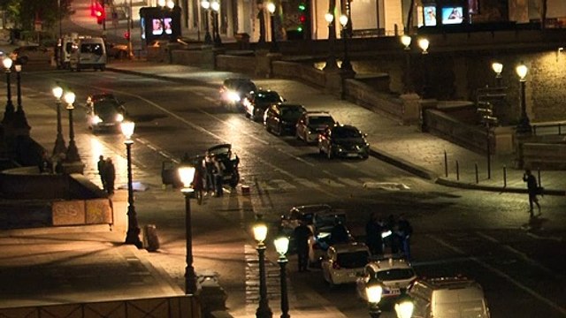 Policiais matam duas pessoas em carro que tentou atingi-los em Paris