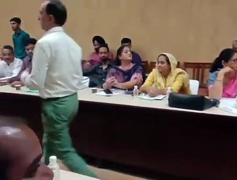 SriGanganagar औचारिकताओं के बीच जिला परिषद सीईओ ने संभाली कमान, किया औचक निरीक्षण