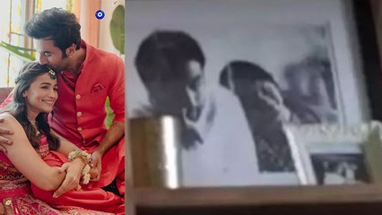 Alia Ranbir की 18 Years Old Photo Viral, Alia Ranbir के Living Room से Leak | Boldsky