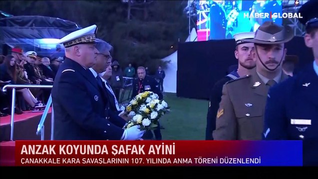 Anzak Koyu'nda geleneksel 'Şafak ayini' yapıldı