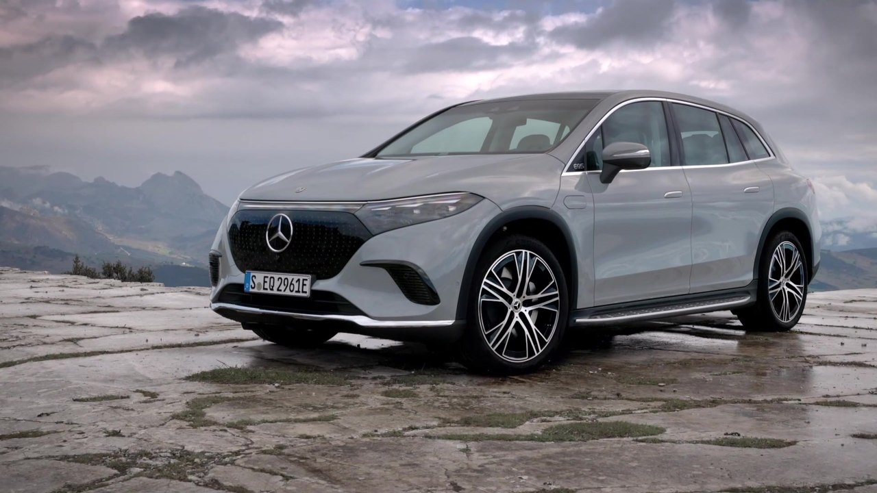 Der neue Mercedes EQS SUV - der MBUX Hyperscreen