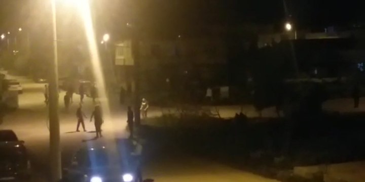 Kavga ettiği komşusunun üzerine araba sürdü