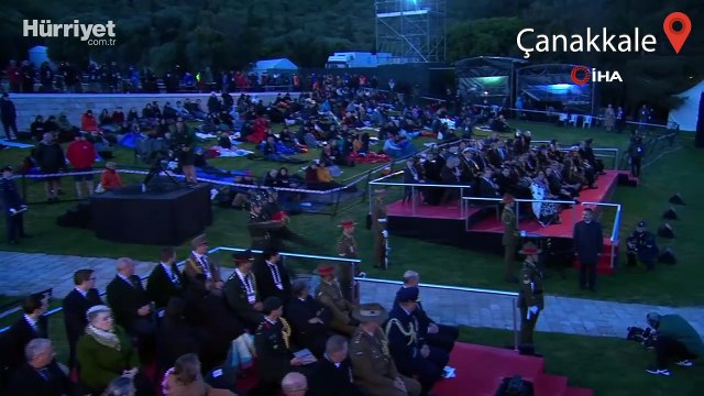 Anzaklar ‘şafak ayini’ ile atalarını andı