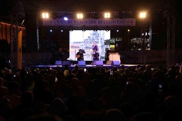 İlahi Sanatçısı Yusuf Eşref Ziya Vanlılarla buluştu