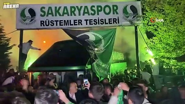 Şampiyon takımı tesiste böyle karşıladılar: