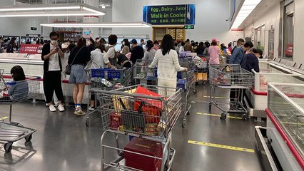 Pekin'de yeni vakalar çıktı, halk marketlere koştu