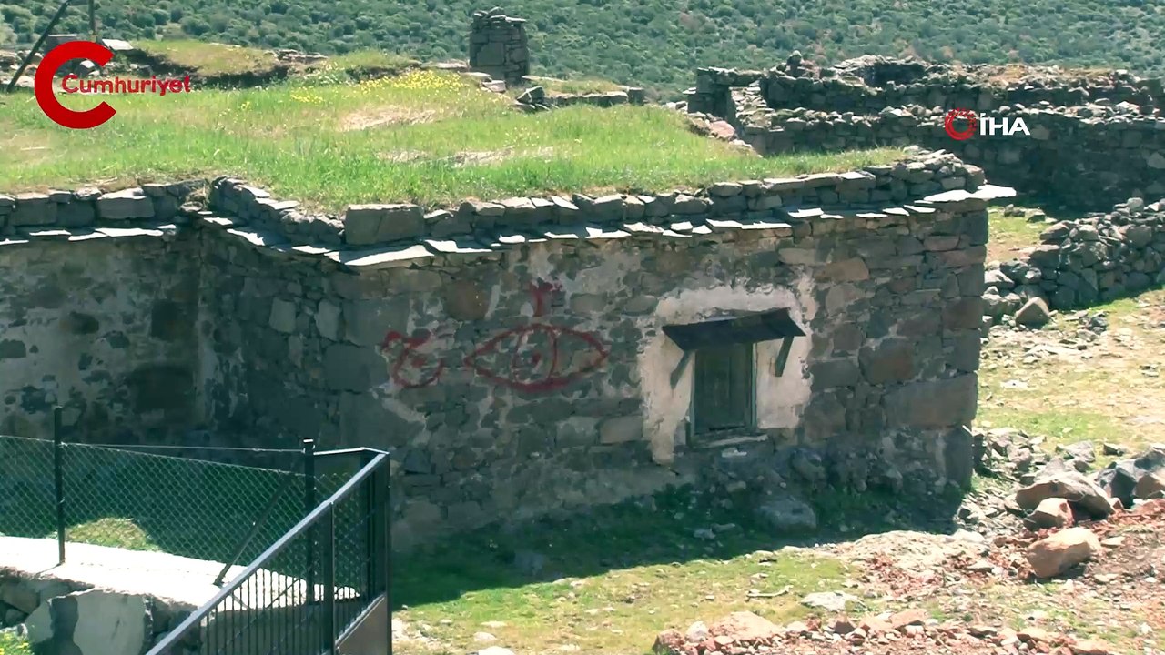 Terk edilen köy yapımcıların gözdesi oldu: Korku filmi platosuna benziyor