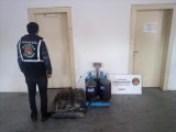 Sarp Sınır Kapısı'nda minibüsün yakıt deposunda 104 kilogram kaçak bal ele geçirildi