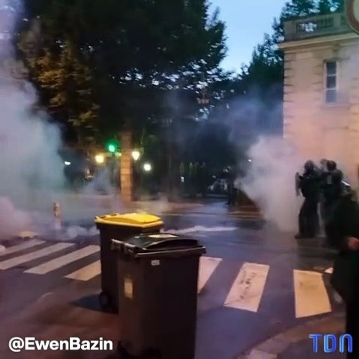 Affrontements entre des manifestants et la police après l'élection d'Emmanuel Macron