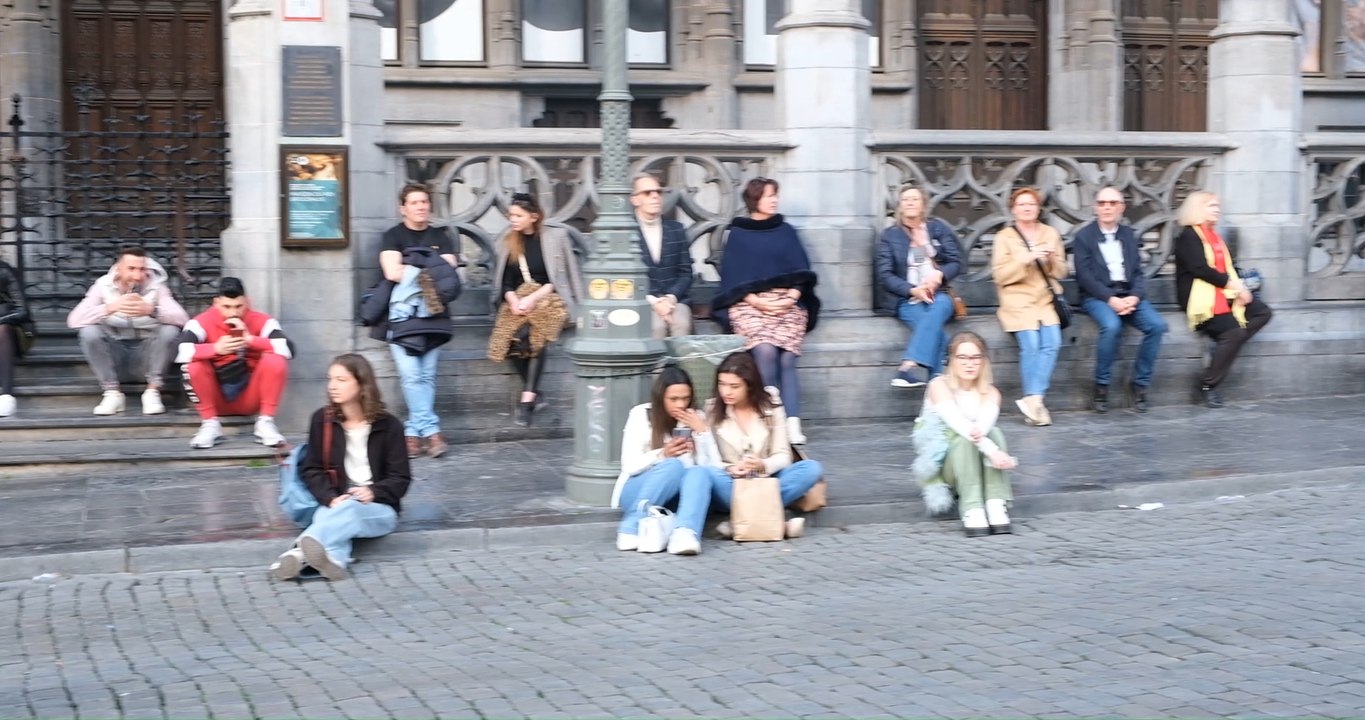 La voix d'Arno résonne sur la Grand Place avec ses plus belles chansons