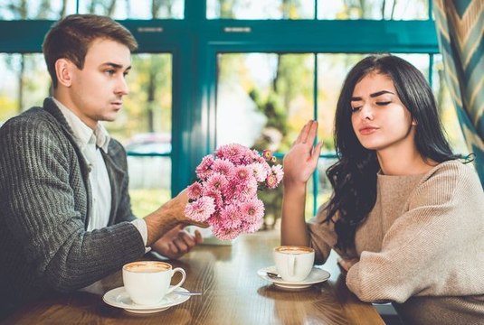 Première rencontre : voici l’élément le plus rédhibitoire pour les célibataires (et ce n'est pas la déception physique)