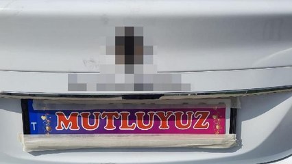 Aracının plakalarına “Evleniyoruz, Mutluyuz” yazıp hırsızlık yaptı