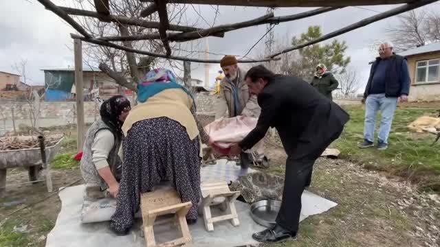TÜRKİYE'NİN EKMEK KÜLTÜRÜ - Ekşi hamurla mayalanan sac ekmeği köy sofralarına lezzet katıyor