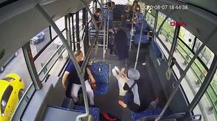 Sürücü ani fren yaptı, kadının kolu kırıldı