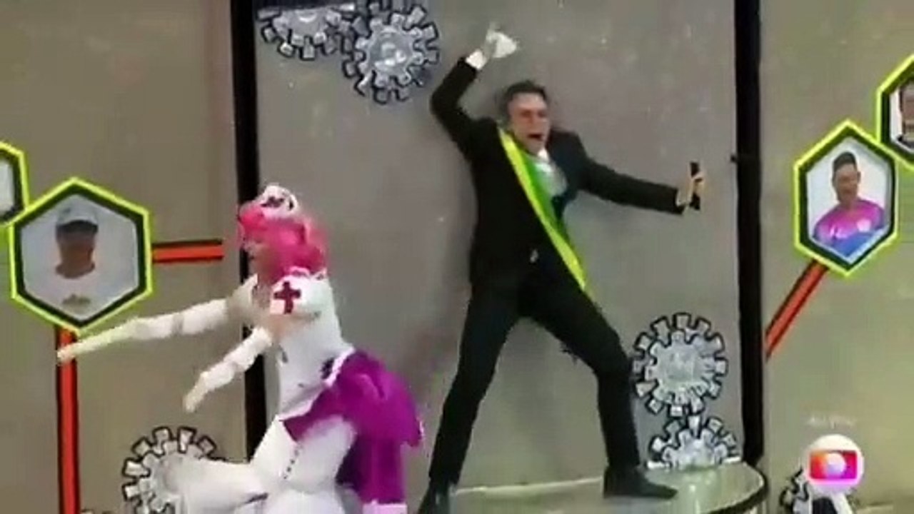 Bolsonaro vira jacaré após tomar vacina em desfile das Rosas de Ouro em SP