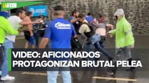 Aficionados de Cruz Azul y elementos de seguridad se pelean en el Estadio Azteca
