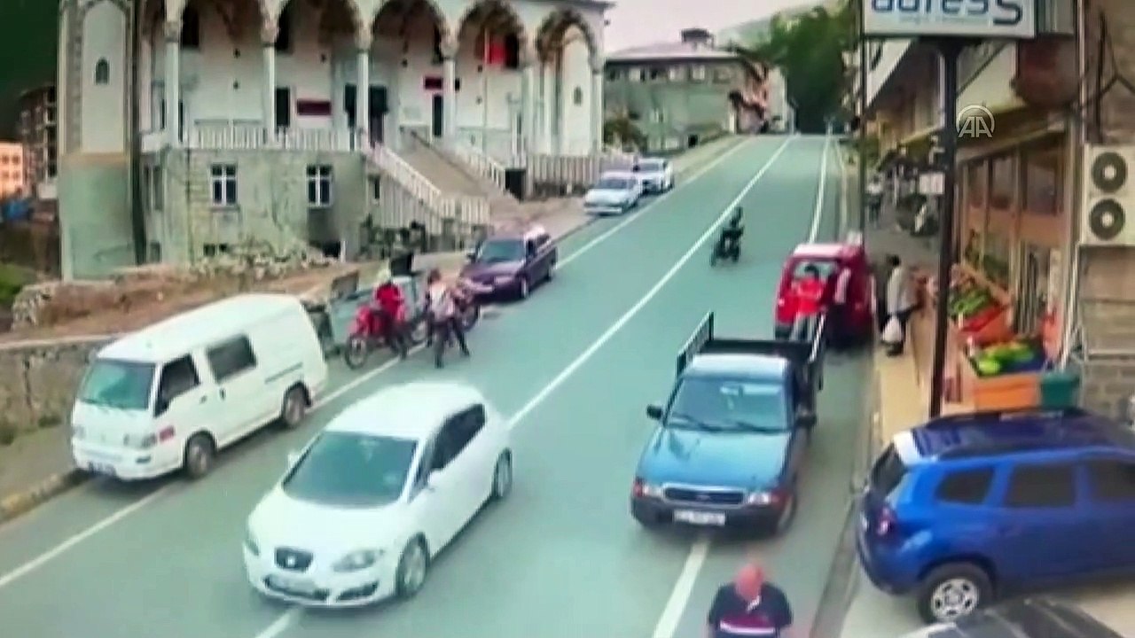 Bir anlık dikkatsizlikle kaza üstüne kaza