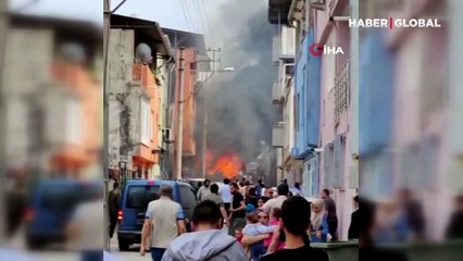 Son dakika! Bursa'da uçak evlerin arasına düştü: 2 pilot öldü