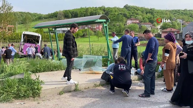 Sakarya’da feci kaza! Yolcu otobüsüyle kamyon çarpıştı, çok sayıda yaralı var