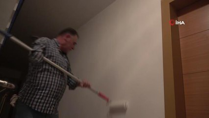 Gözyaşlarıyla uzanacak bir el bekliyorlar... Fedakar baba, kızını yaşatabilmek için tek koluyla boyacılık yapıyor