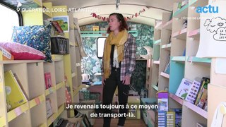 Laurie fait le tour de France des marchés avec sa roulotte-librairie