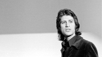 GALA VIDEO - Mike Brant : ces démons qui l'ont poussé au suicide, il y a 47 ans